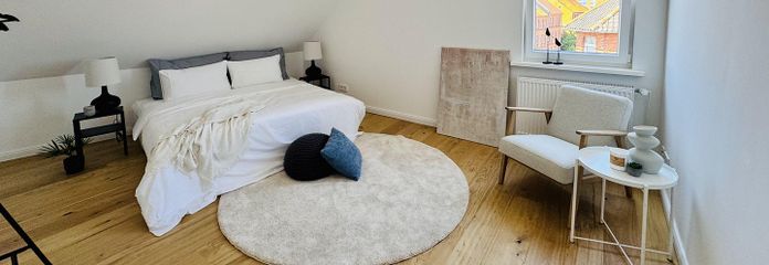 Kapsamlı yenilenmiş eski bina dairesi Lüneburg – 2,5 oda, komisyonsuz – Schlafzimmer