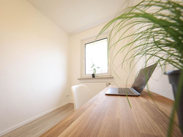 Attractively renovated + partially furnished + 3-room apartment, quietly located with fitted kitchen, cellar & bathroom with daylight – Büro