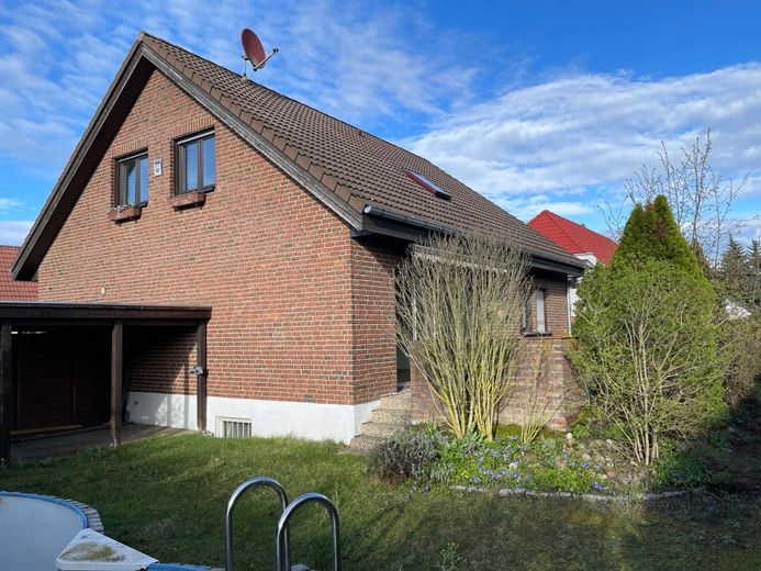 Pool-und-Terrasse