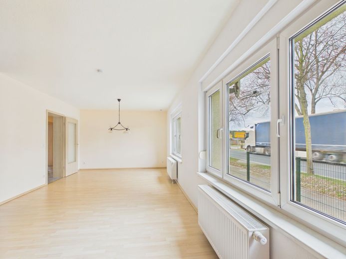 Einfamilienhaus mit 5 Zimmern in der Nähe der Sreewaldstadt Lübben – Wohnzimmer