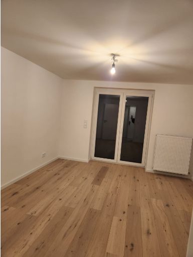 1 stanza in appartamento condiviso di 3 persone, molto grande con terrazza, completamente ristrutturata e moderna – Foto 1