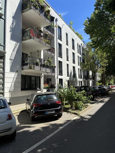 Tranquillo e moderno appartamento di 4 locali ad Amburgo Eimsbüttel, vicino alla stazione della metropolitana U-Christuskirche – Hausansicht vorne