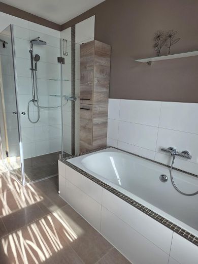Provisionsfrei: Moderne DHH mit PV-Anlage, Energieeffizienzklasse B, nahe Öjendorfer See – Bad