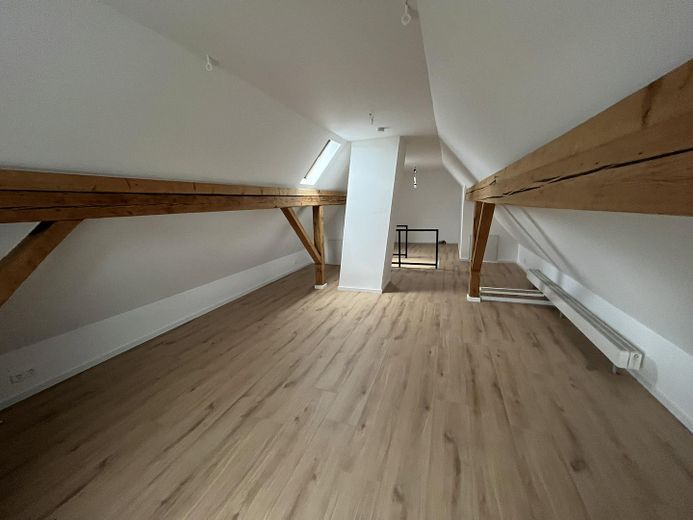 Komplett renoviertes Reihenendhaus mit großem Dachstudio und separatem Garten in Harthausen – Dachstudio