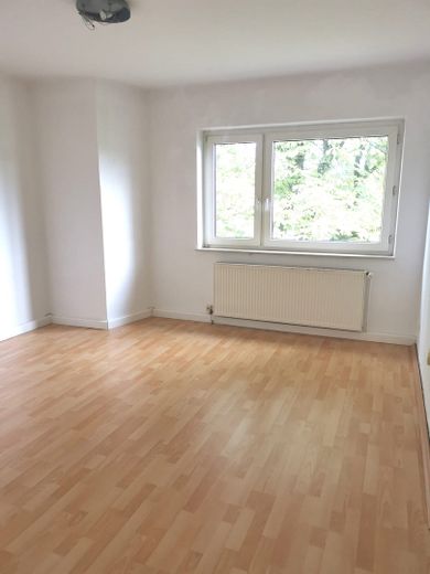 Uninähe, 2 Zimmer, Wohnküche, Einbauküche, begehbarer Kleiderschrank,Gartennutzung, Fernblick...... – Schlafraum