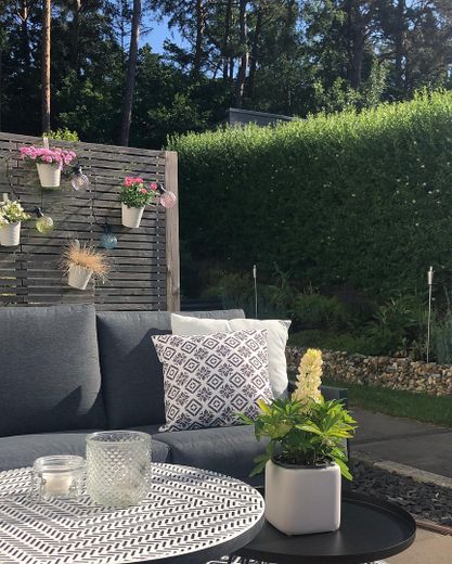 Seitliche Terrasse (Küche)