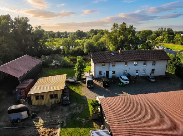 Einzigartiger Resthof / Schwinger Yachthafen / 3 Wohneinheiten, Reitanlage & Pferdestall / Stade – Foto 1
