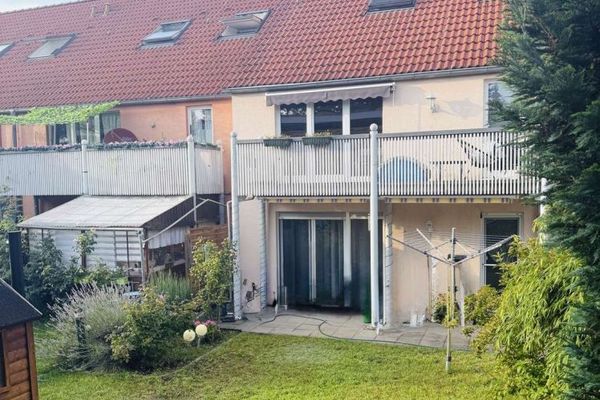 Reihenmittelhaus mit zwei Wohnungen in einer angenehmen Wohnsiedlung