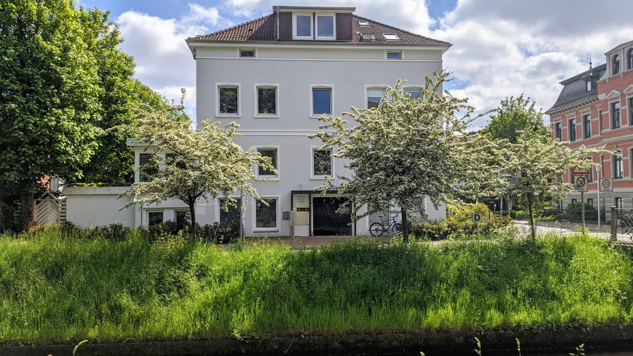Top zentrale 2,5 ZImmer-Wohnung mit Dachterrasse und Wintergarten im Dobbenviertel – Hausfront
