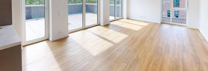 Wohntraum in Rissen: Exklusives 4-Zimmer-Penthouse mit eigenem Lift und weitläufiger Dachterrasse – Ansicht I: Wohn- und Esszimme…