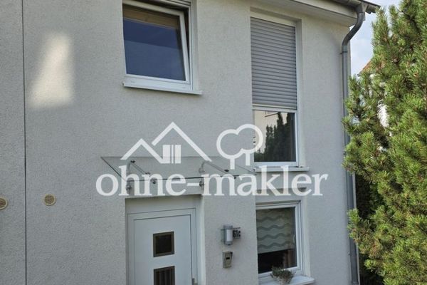 Gepflegtes Reihenendhaus mit schönem Garten, überdachter Terrasse, Kamin und Carport