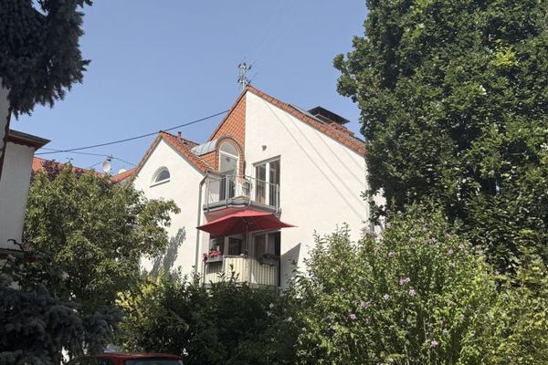 Atrakcyjna inwestycja kapitałowa we Frankfurcie: przestronne mieszkanie 3-pokojowe z dwoma balkonami i miejscem parkingowym