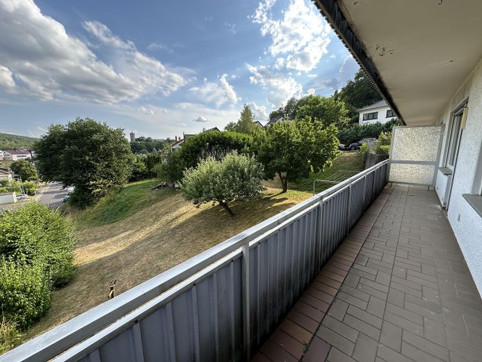 Renovierte Erdgeschoss- und Dachgeschosswohnung mit toller Aussicht zu vermieten – Wohnung Erdgeschoss