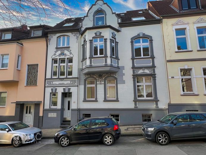 Rüttenscheider Perle: Souterrain-Wohnung. Platz, Lage und Komfort vereint – Fassade
