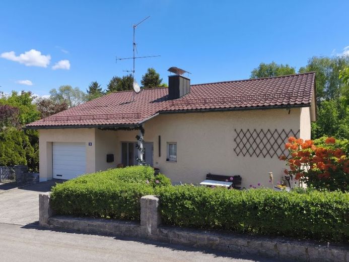 Casa unifamiliare di 6 locali a Ruderting con piscina e vista sul verde – Foto 1