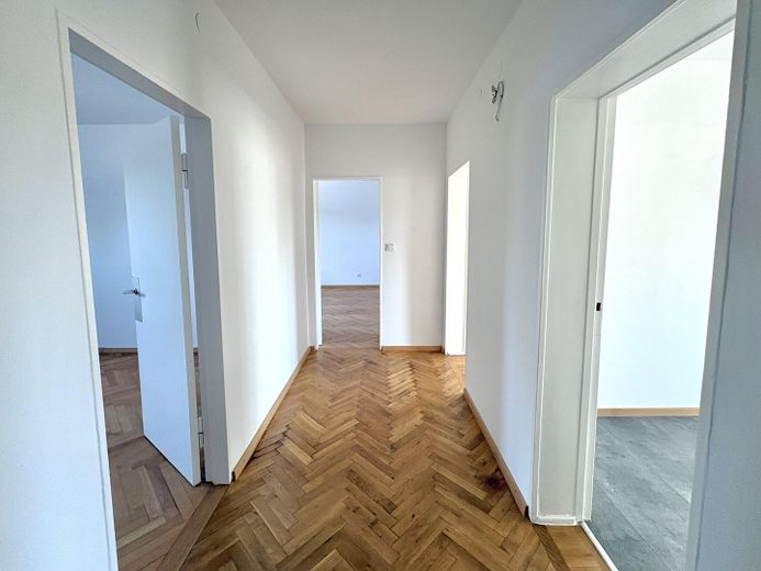 Modernisierte 3-Zimmer Wohnung – Flur