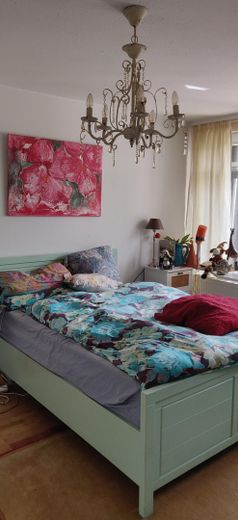 Precioso apartamento de 2 habitaciones con patio-jardín propio en la casa aterrazada de Hannover – Blick Schlafzimmer