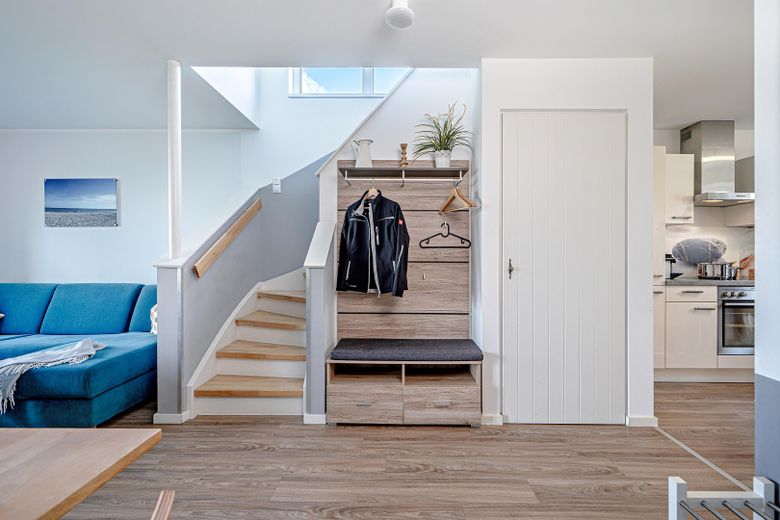 Freistehendes Ferienhaus im Ostseeressort Olpenitz Kappeln, Wasserlage – Abstellraum und Treppe