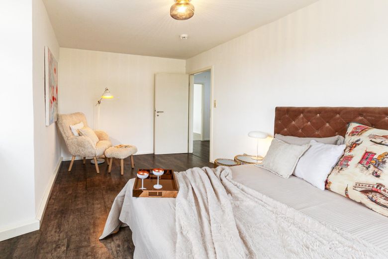 Apartament zamkowy nad Jeziorem Bodeńskim – osobne wejście, szybki internet do pracy z domu, dostępny od zaraz – Ruhiges Schlafzimmer
