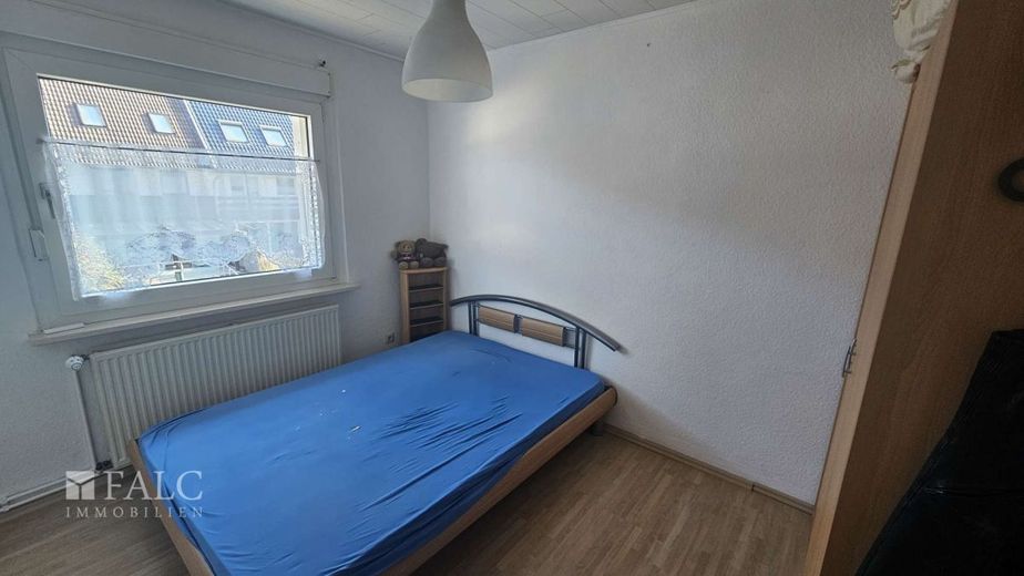 Reihenmittelhaus mit Wärmepumpe und PV Anlage – Zimmer OG