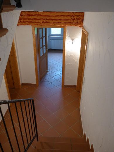 Oase der Ruhe in Witten Bommern: grosses Haus mit großem Grundstück zu vermieten – Blick Treppe EG ins Souterrain