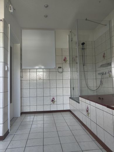 Modernisierte Masionette Wohnung 80qm + Dach in 40668 Meerbusch Lank EBK/Wärmepumpe/Solar – Foto 4