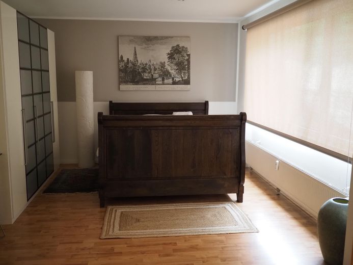 das Schlafzimmer