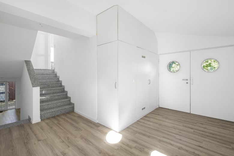 Casa familiare di 239 m² con piano giardino flessibile – senza provvigione – 2. Eingangsbereich