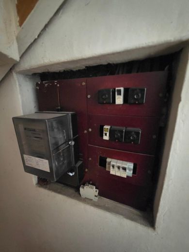 Freistehendes Dornröschen in toller Lage (von privat) – Elektrifizierung