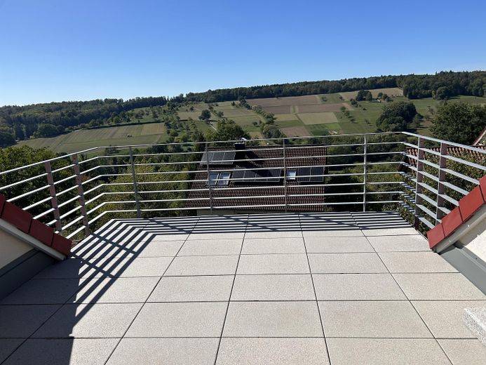 Living with panoramic views of the Schönbuch in Pliezhausen-Rübgarten – Ausblick von der Dachterasse