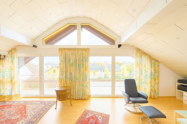 Sofort bezugsfrei! - Riesen Terrasse und wunderschöne Dachgeschosswohnung