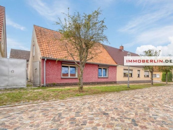 IMMOBERLIN.DE - Opportunità di ristrutturazione! Casa con edificio accessorio & potenziale di ampliamento in posizione piacevole – Foto 1