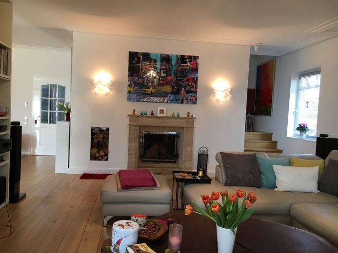 Große und modern-luxuriös ausgestattete Villa im Toskana-Stil am Hamburger Stadtrand zu verkaufen – Wohnbereich (5)