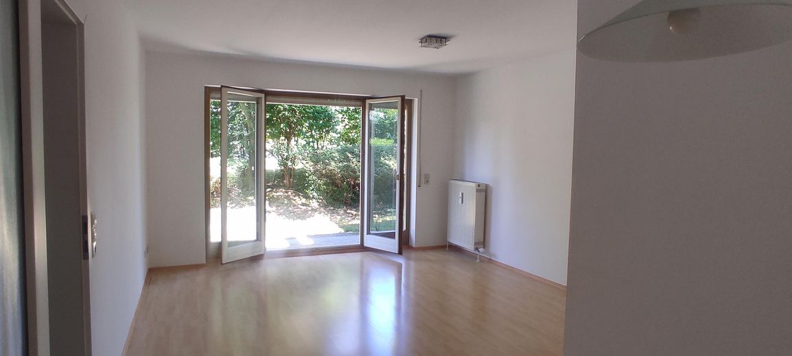 Gepflegte Erdgeschosswohnung mit Terrasse & Garage in Passau-Rittsteig – Blick auf Terrasse