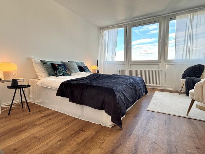 Modernisierte 4,5-Zimmer-Wohnung mit großem Balkon und Tiefgarage in Balingen – Elternschlafzimmer