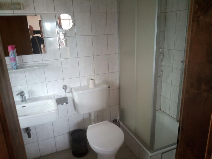Чотирикімнатна квартира з 3 душовими та туалетами – Bad/Dusche 1