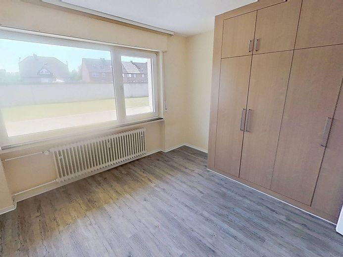 Komfortabel im Erdgeschoss: Helle 3-Zimmer-Wohnung mit Tageslichtbad (Wanne + Dusche) – Ansicht I: Schlafzimmer I