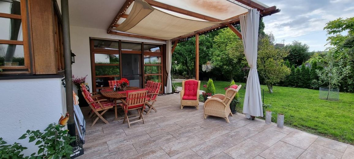 Maison pour 1 à 2 familles + appartement indépendant – Terrasse