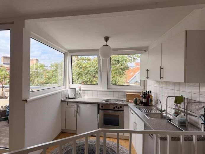 Luminoso appartamento maisonette all'ultimo piano a Friedrichshain, libero subito – Küche