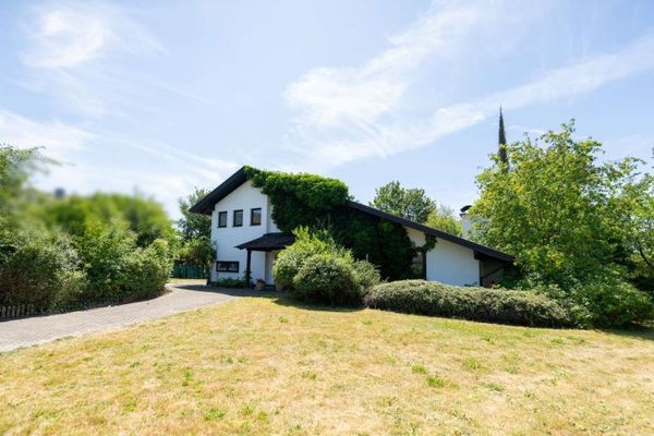 Großzügig wohnen in Neustadt! Villa im Landhausstil