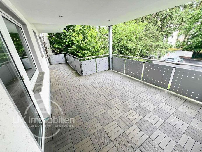 5-Zi RaumRiese mit XXL-Balkon + Close2 Japanese School – XXL-Balkon
