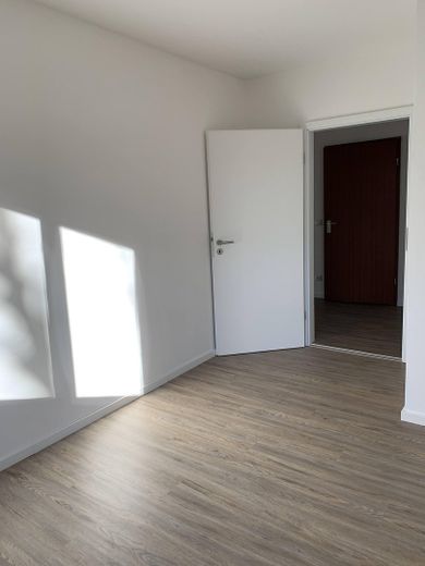 Piękne 3-pokojowe mieszkanie z kuchnią i łazienką oraz balkonem w Pfersee – Zdjęcie 6