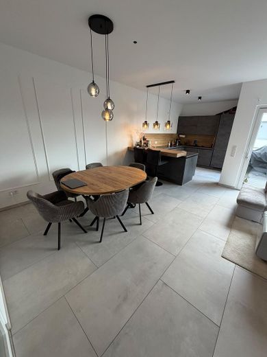 Luxus-Penthouse mit A+ Energiebilanz, Klimaanlage & Restgewährleistung bis 2027 – Wohnen/Essen/Küche