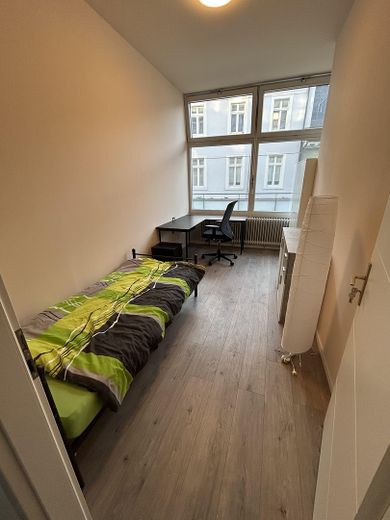 Przestronne mieszkanie 7-pokojowe z 2 balkonami i 2 miejscami parkingowymi w doskonałej lokalizacji w centrum Karlsruhe – Schlafzimmer 5