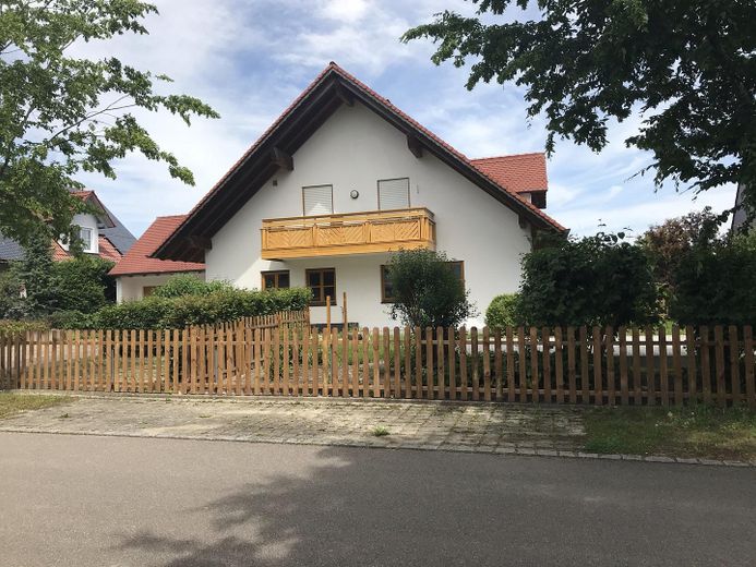 Wunderschöne Wohnung mit Balkon in bester Lage von Pöttmes – Außenansicht