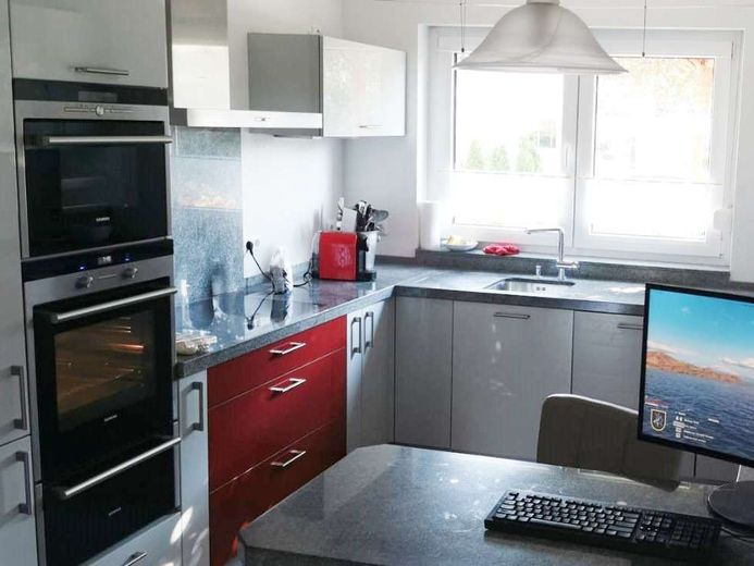 Przyszłość spotyka komfort - geotermia, fotowoltaika i luksusowe wyposażenie w spokojnej lokalizacji – Gourmet Küche