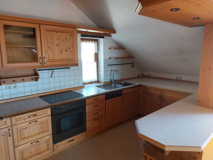 Wunderschöne Dachgeschosswohnung mit viel Platz im Herzen von Ruhstorf – Küche 