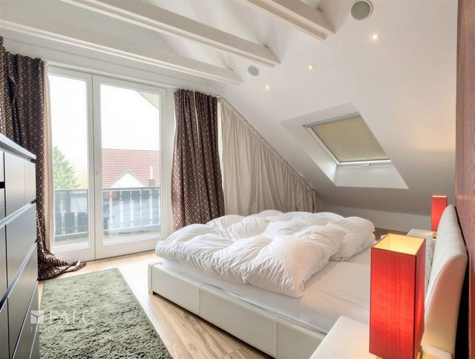 Stedefreund ! Elegante casa unifamiliare con appartamento indipendente ! – Schlafzimmer mit Loggia