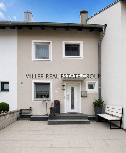 Modernisiertes Reihenmittelhaus in Ingolstadt - Familienwohnen mit Garten, großer Terrasse, Garage &amp; ausgebautem Dachgeschoss! – Außenansicht