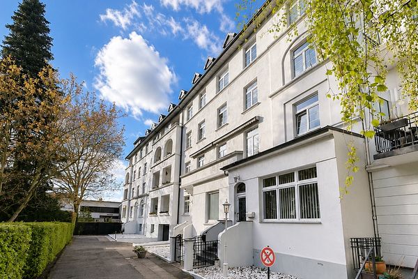 Élégant appartement familial ancien | 117 m² | 4,5 pièces | Garage | Loggia | Vue sur la verdure | Tarpenbek